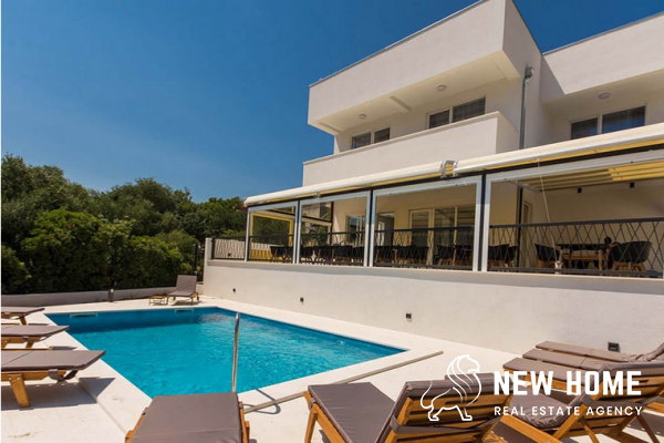 Modern villa with pool by the sea