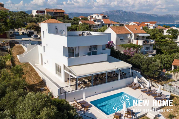 Modern villa with pool by the sea