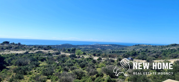 Unobstructable hillside property with sea views