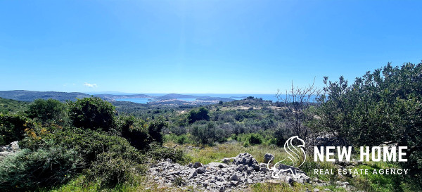 Unobstructable hillside property with sea views