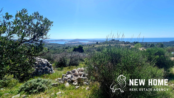 Unobstructable hillside property with sea views