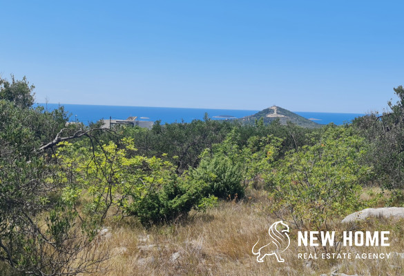 Building plot with sea views in a quiet location