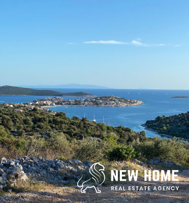 Beautiful hillside property with a unique sea view