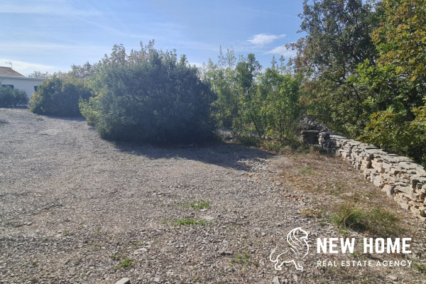 Građevinsko zemljište sa Rohbau u zaleđu Primoštena